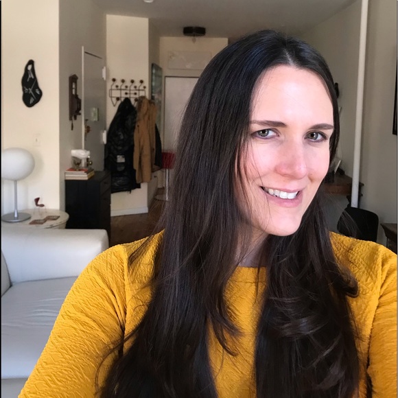 Meet your Posher, Nicole - Picture 1 of 1